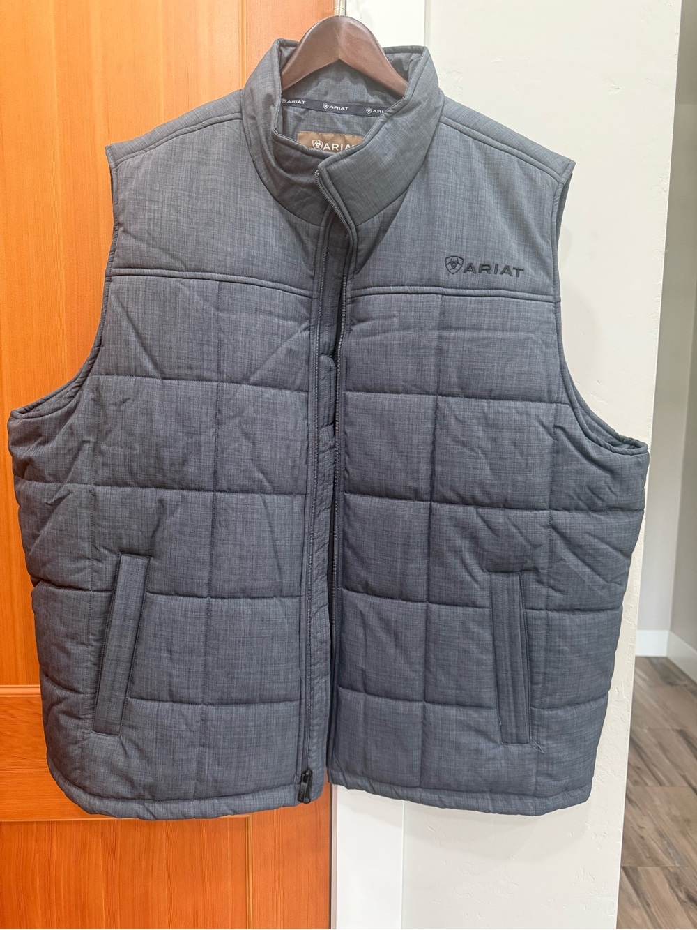 Ariat Men's Quilted Puffer Vest - Charcoal